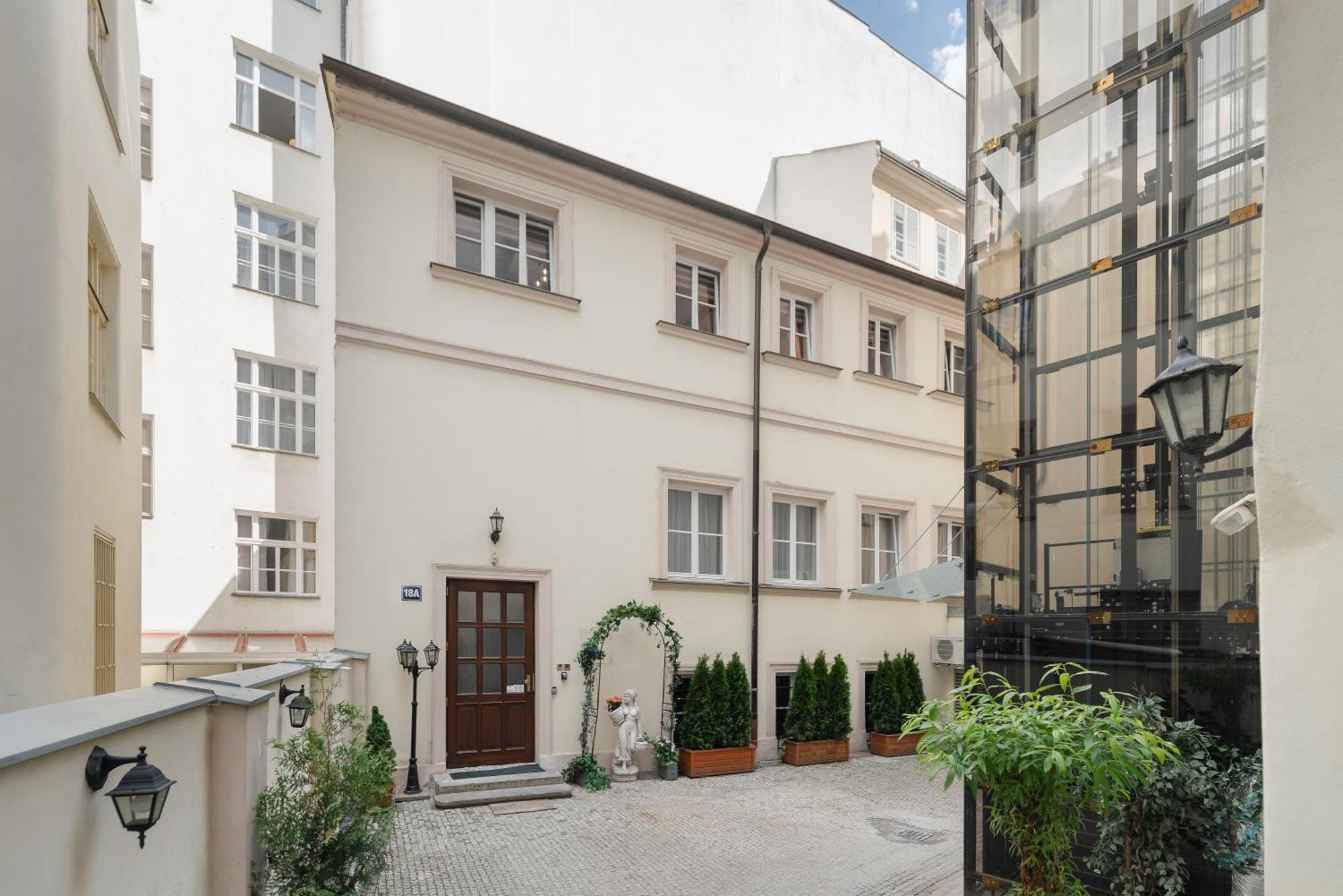 Отель Prague Old Town Liliova Garden Экстерьер фото